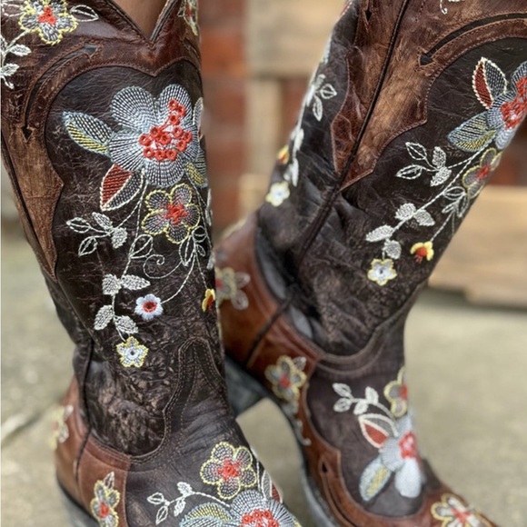 Embroidered Brown Cowboy Boots - Picture 3 of 8